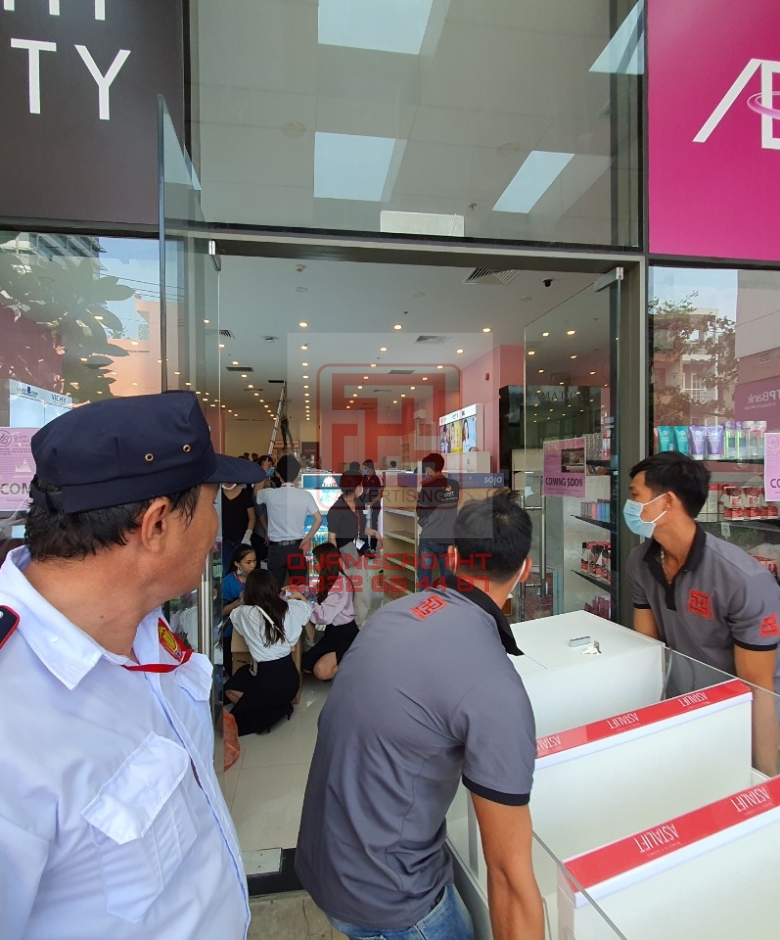 SẢN XUẤT VÀ LẮP ĐẶT HOÀN THIỆN TỦ MỸ PHẨM ASTALIFT 