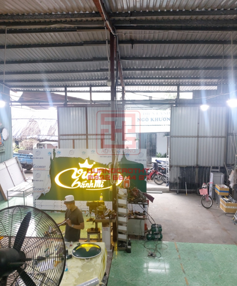 BẢNG HIỆU VUA BÁNH MÌ 