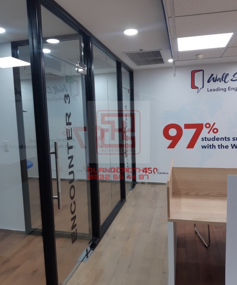 THI CÔNG LOGO - HỘP ĐÈN TRUNG TÂM ANH NGỮ Q1